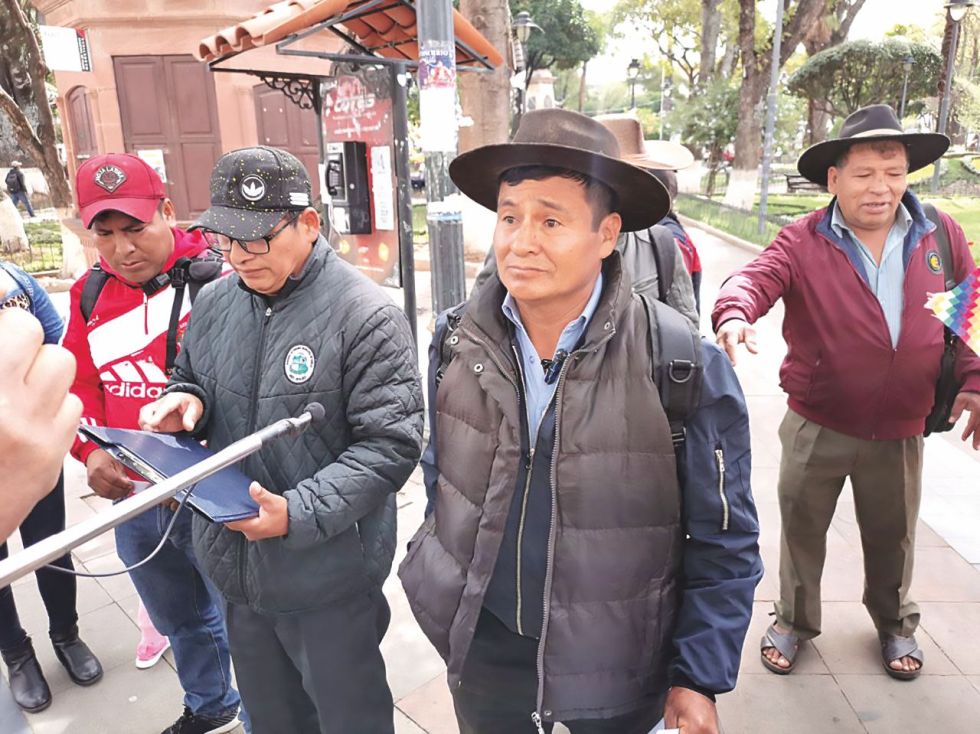 SUCRE. Los dirigentes de la Federación Regional de Chuquisaca Centro, ayer en la capital.