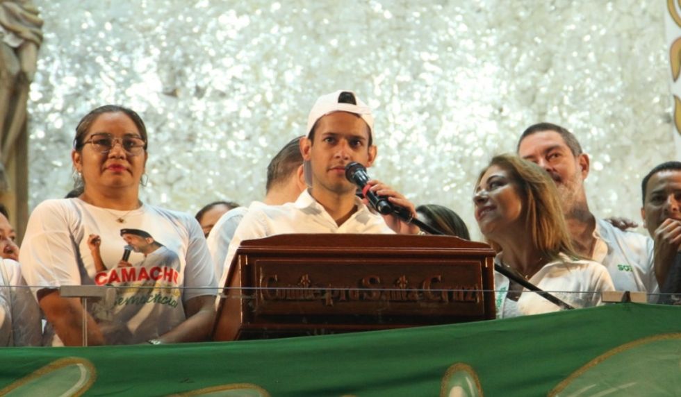 Luis Fernando Camacho Parada leyó una carta de su padre en el cabildo de Santa Cruz.