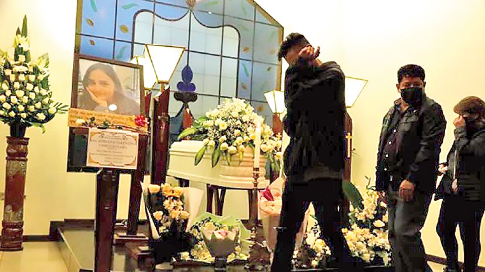 FEMINICIDIO. Los restos mortales de Valentina fueron enterrados ayer, martes.