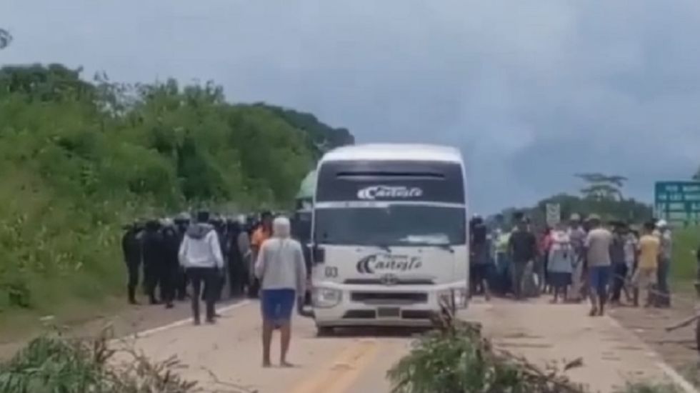 Los policías no pueden retornar a Santa Cruz de la Sierra. 