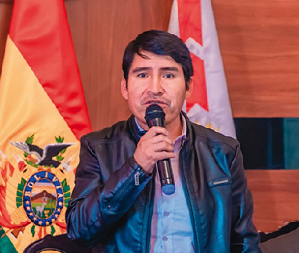 Condori ve a Evo “desesperado” por volver al poder