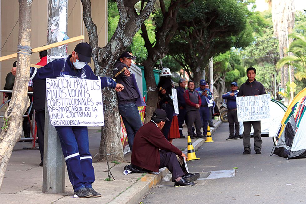 Trabajadores fabriles inician vigilia en el TCP
