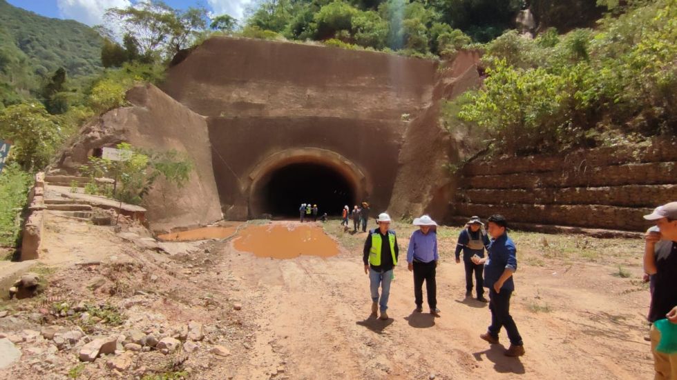 El túnel Incahuasi, en una última inspección.