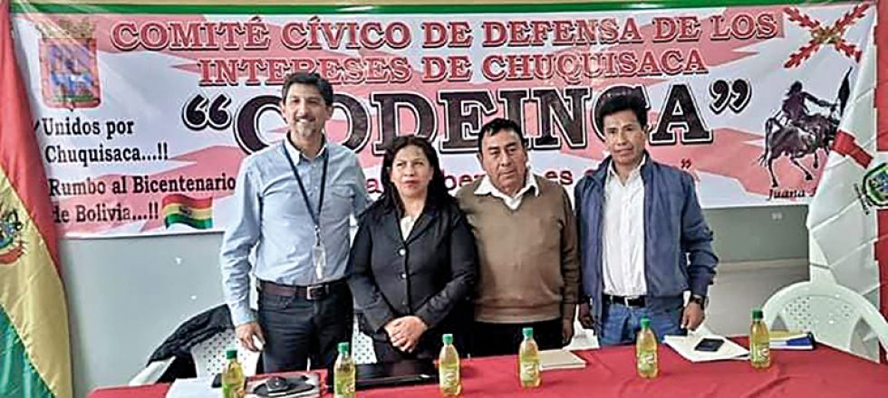 PRESENCIA. Los representantes cívicos de los cuatro departamentos en la reunión de Sucre.