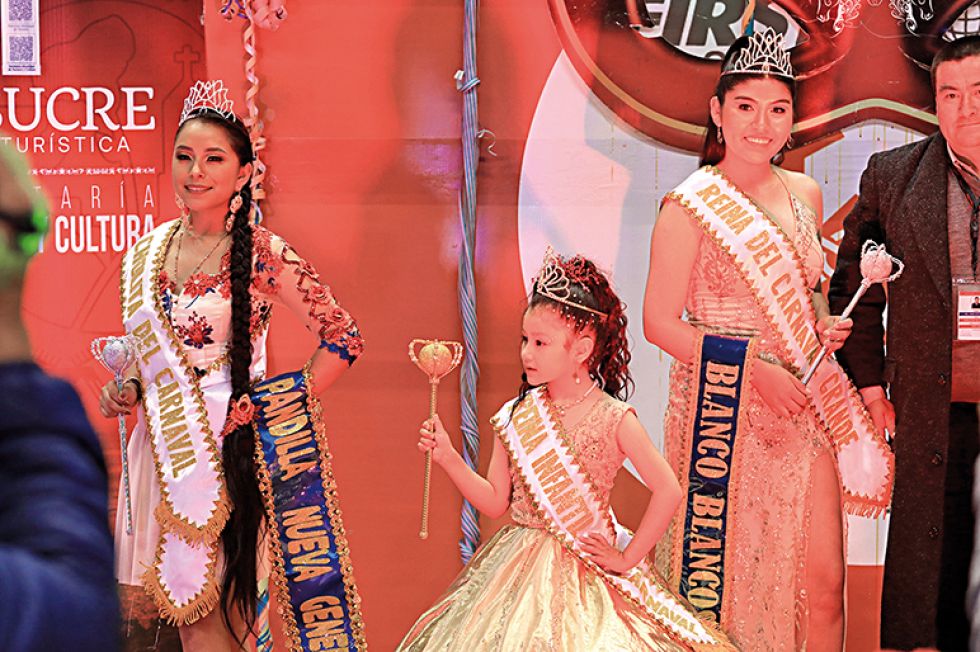 ELEGIDAS. Las reinas del Carnaval fueron coronadas en el Polideportivo de Garcilazo.