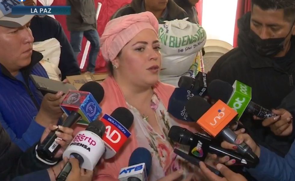 La ministra de la Presidencia, María Nela Prada, durante unas declaraciones a la prensa.