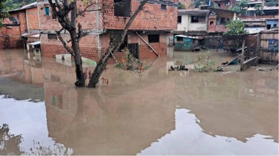 TRISTE. Los ríos se desbordaron en municipios del departamento de La Paz y derrumbaron casas; hay familias que quedaron a la intemperie.