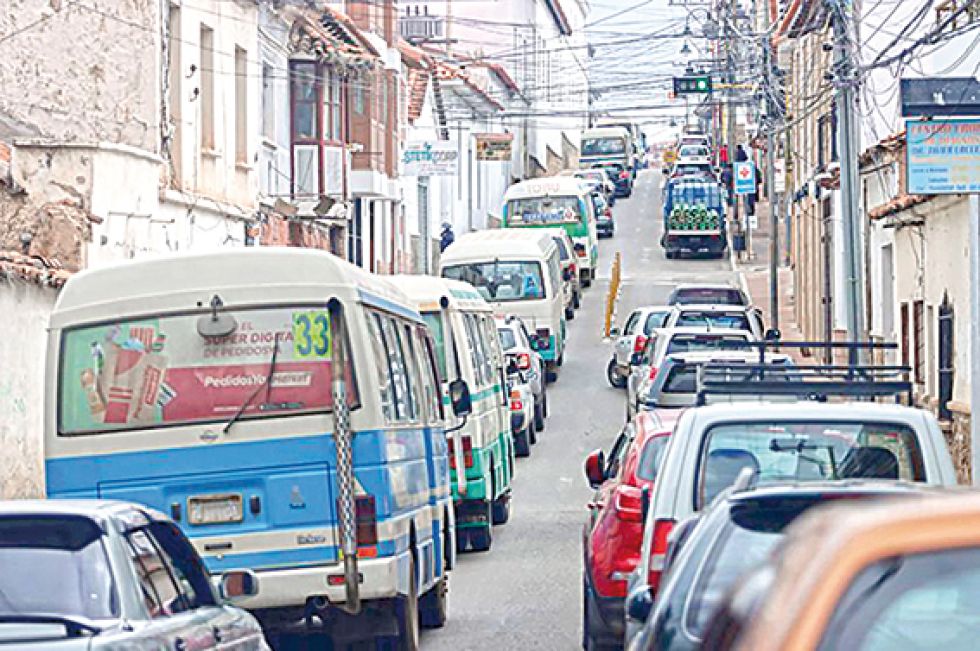 CONGESTIÓN. El inicio de clases en colegios y la Universidad causan trancaderas en
