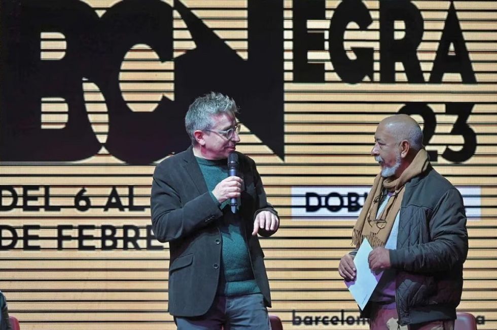 Padura (d), considerado el autor más prominente de las letras cubanas, en el festival BCNegra.