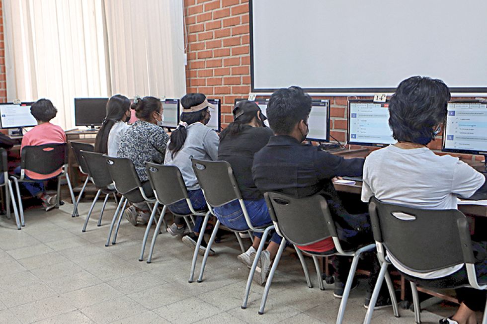 TURNO. Anticipan que el examen de este viernes se desarrollará solo en la mañana.