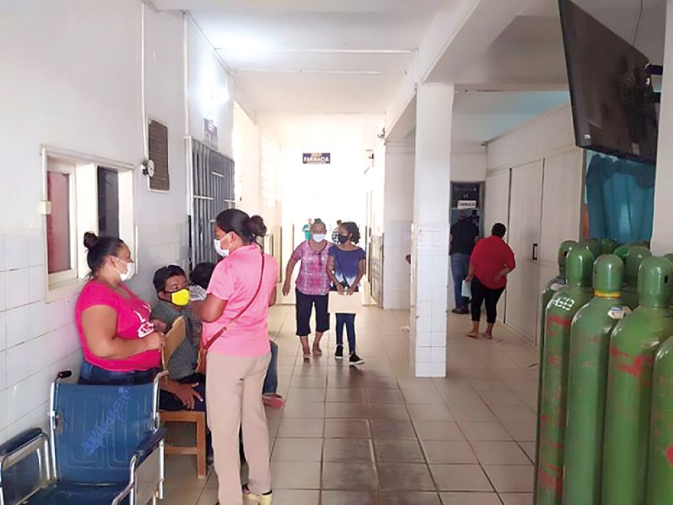INFANTES. Los centros de salud en Santa Cruz están colapsados por los casos de dengue.