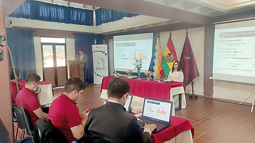 INFORME. El director de la Agetic, Vladimir Terán, en el acto realizado en Sucre, el viernes.