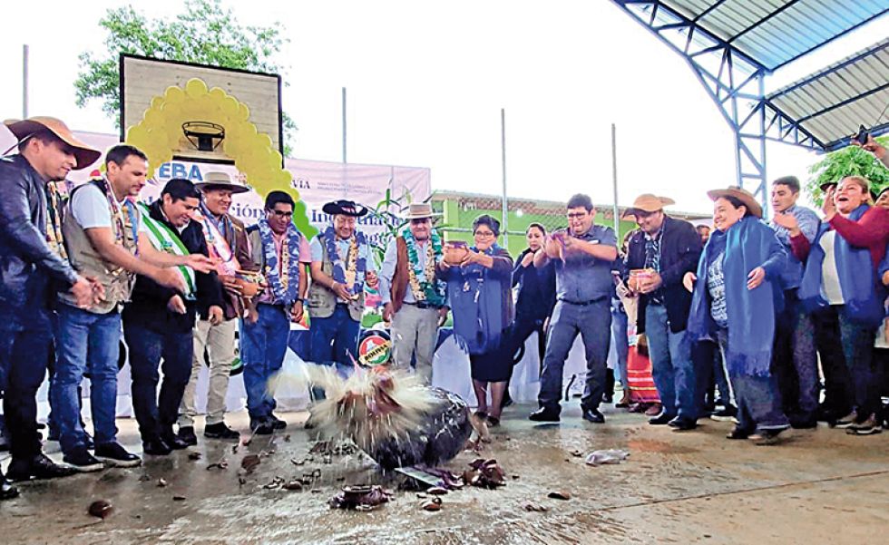 ACTO. Una imagen de la inauguración de las obras de la “Planta Industrializadora de Productos del Chaco”, en Monteagudo.