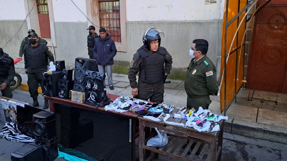 Los objetos decomisados de la cárcel de San Pedro, en La Paz. 