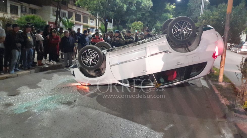 Así quedó una de las vagonetas que protagonizó el accidente. 
