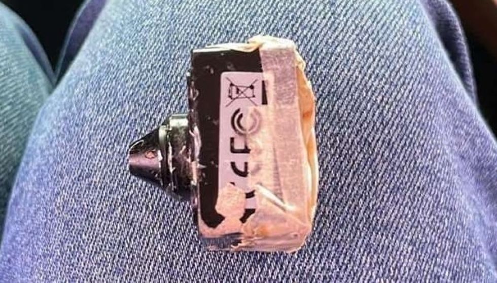 La cámara que fue encontrada supuestamente en la celda de Camacho. 