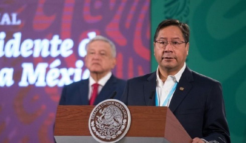 El presidente Luis Arce en una aparición anterior con su homólogo mexicano Andrés Manuel López Obrador (i).