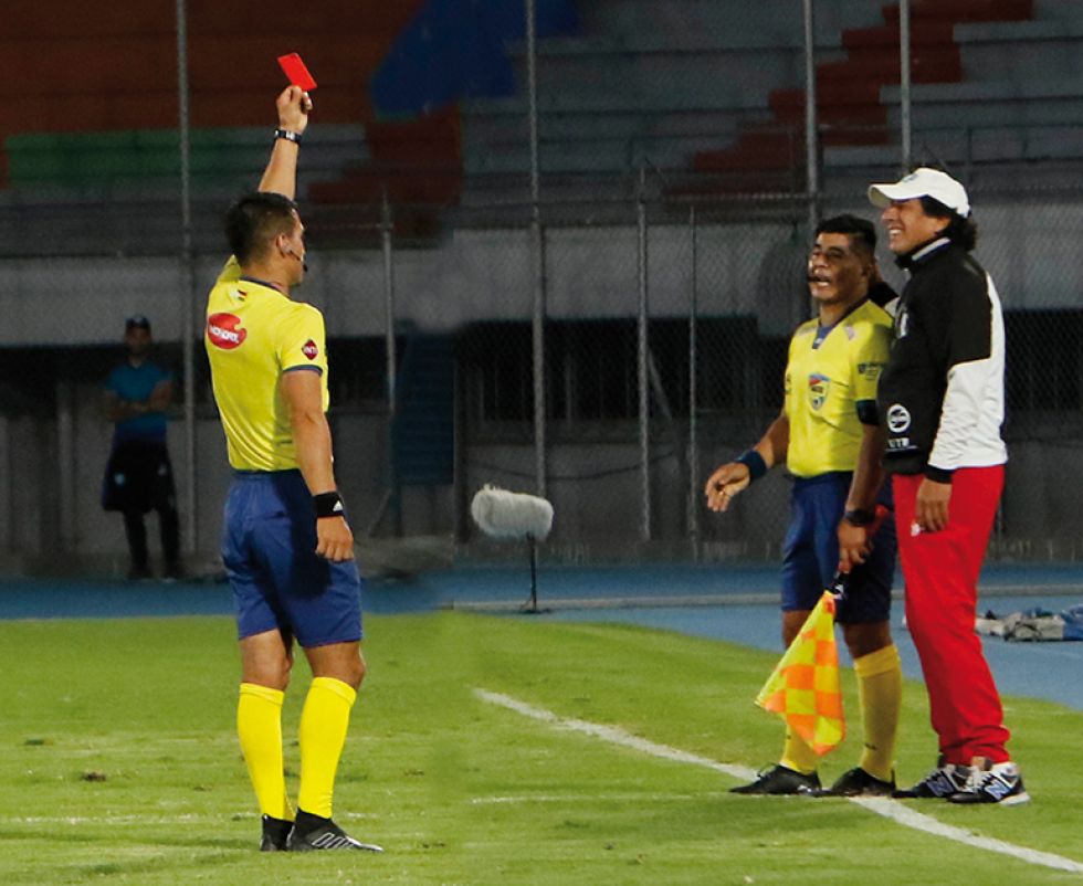 El entrenador de Independiente fue expulsado en el partido del sábado, ante Aurora.