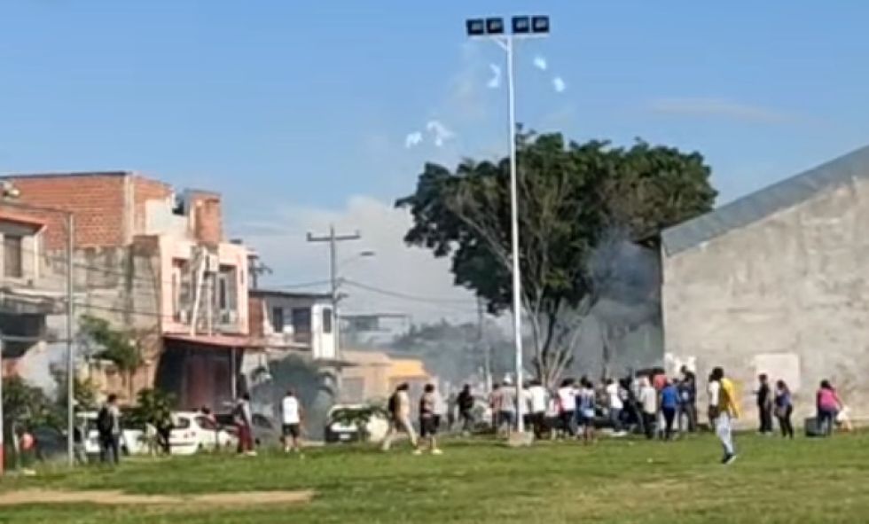 Una imagen de la violencia desatada en el congreso de las juventudes del MAS.
