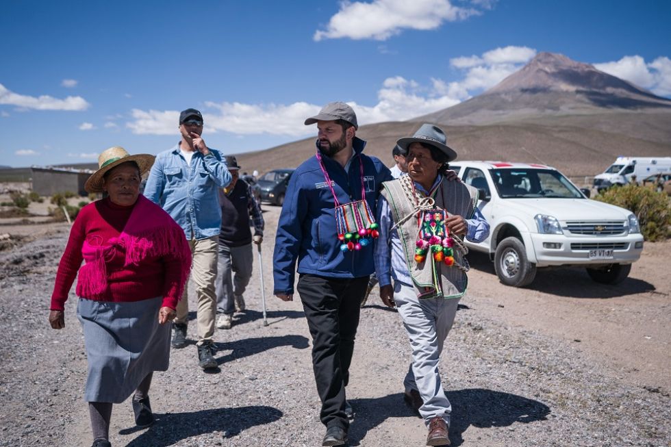 El presidente de Chile, Gabriel Boric, en la localidad fronteriza de Colchane.