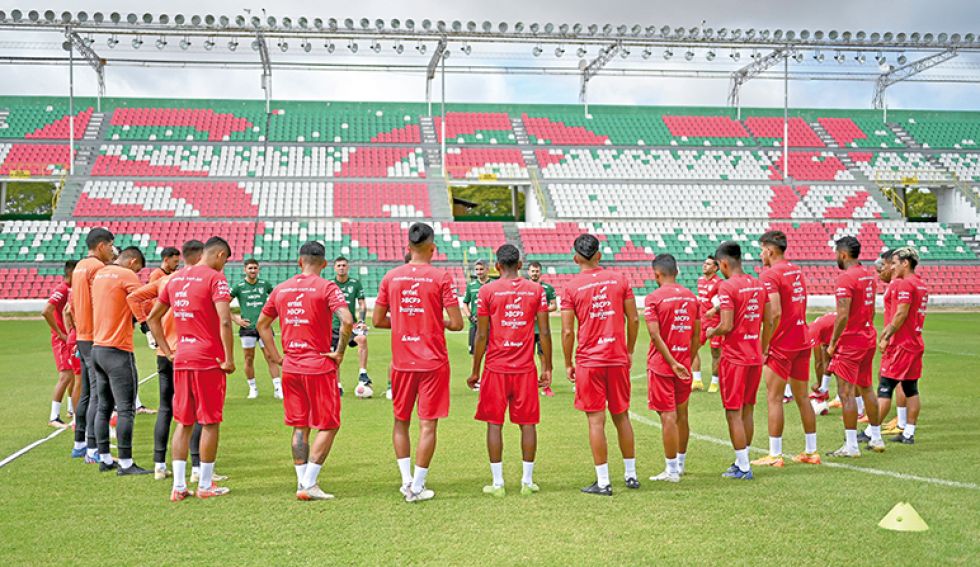 La Selección Nacional entrena en Santa Cruz de cara a los partidos amistosos en Arabia Saudita.