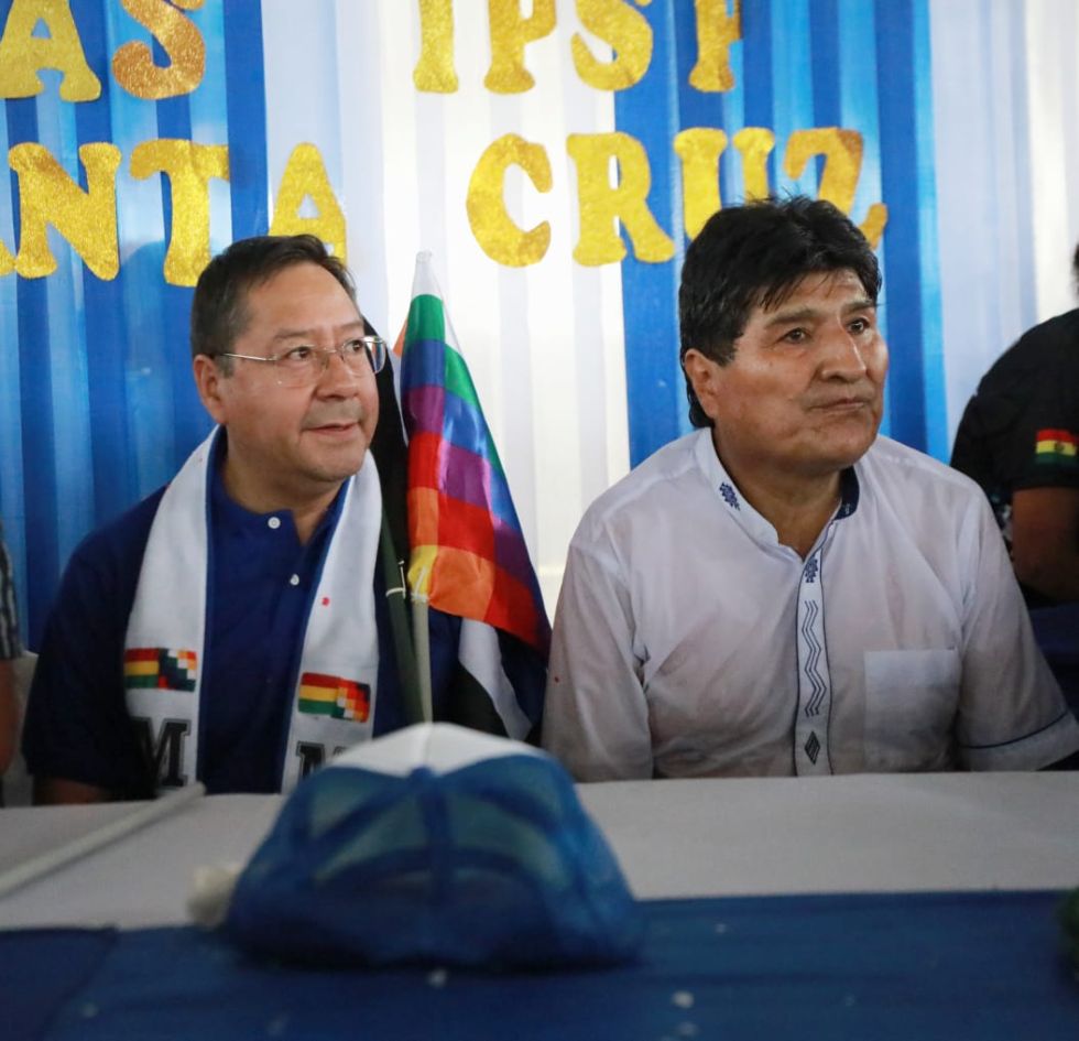 El presidente Luis Arce y el jefe del MAS, Evo Morales, en el congreso del MAS en Santa Cruz.