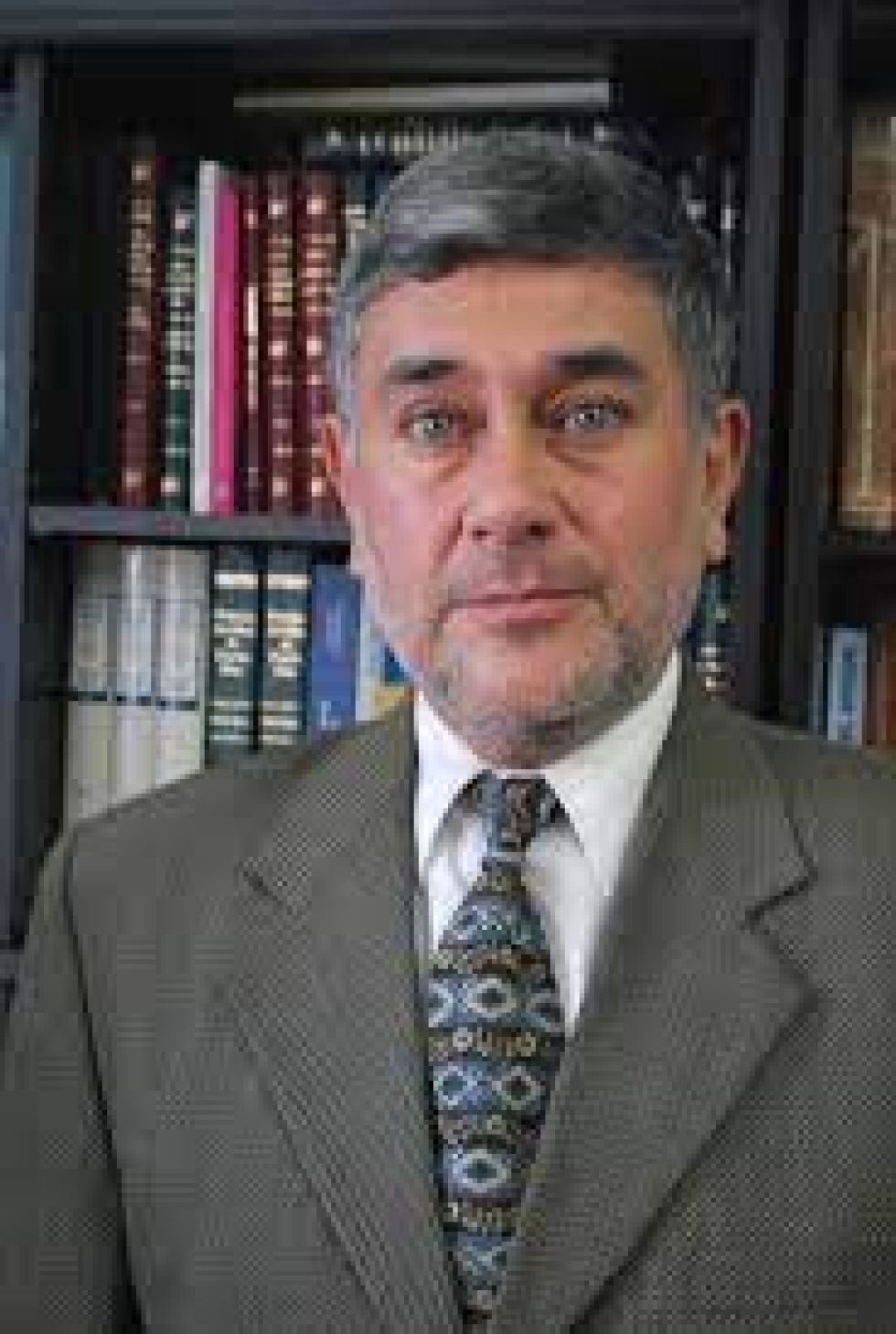 Arturo Yañez Cortes, Abogado, Doctor en Derecho. Actual Presidente de la Academia Boliviana de Estudios Constitucionales ABEC. Devoto de la libertad de pensamiento y expresión.