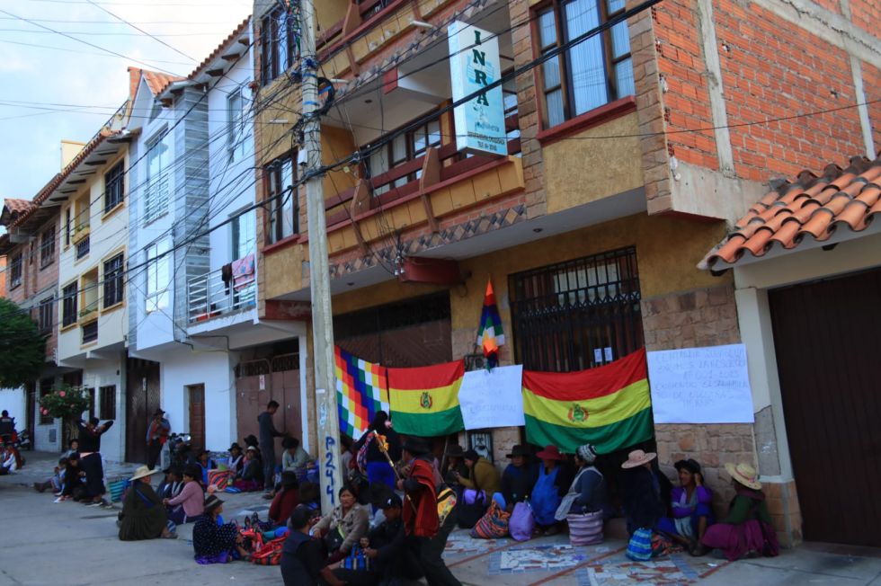 Comunarios del Distrito 8 tomaron el lunes las oficinas del INRA, en Sucre.