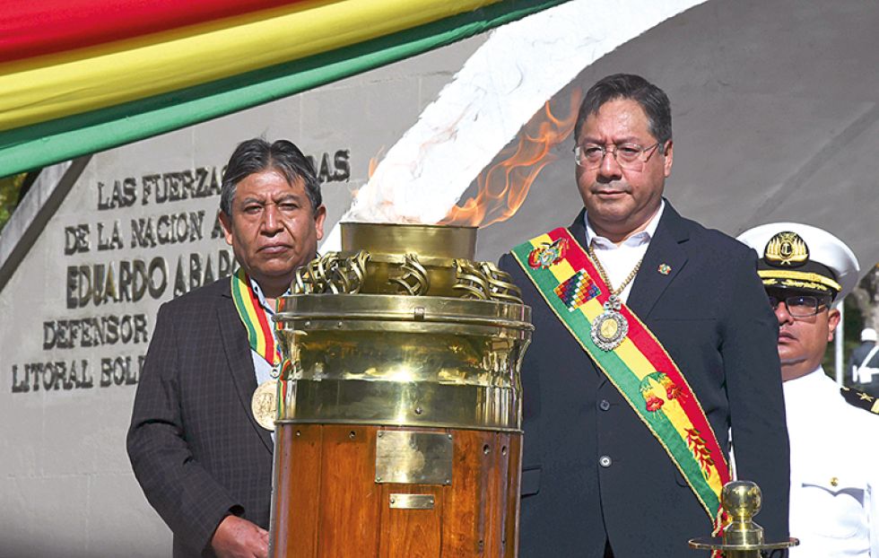 ACTO. El vicepresidente David Choquehuanca y el presidente Luis Arce, en los actos por el Día del Mar.