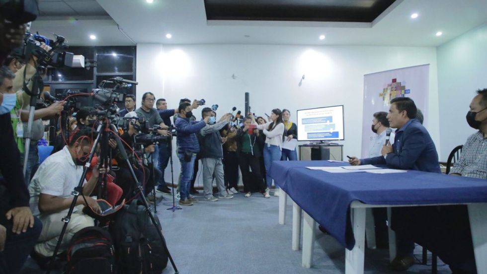 El ministro Jeyson Auza reveló el caso en una conferencia de prensa en Cochabamba.