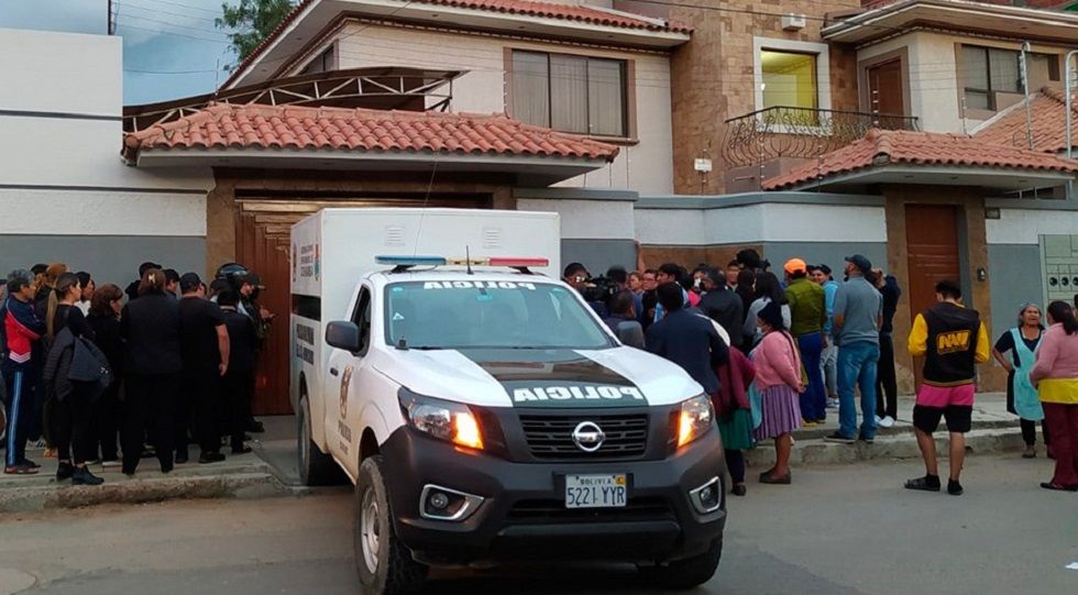 La Policía y la Fiscalía realizaron el levantamiento legal de los cadáveres.