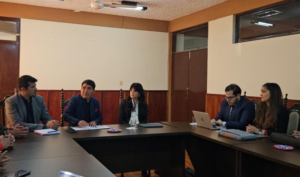 La reunión entre autoridades de la Gobernación y la mision de la CIDH.