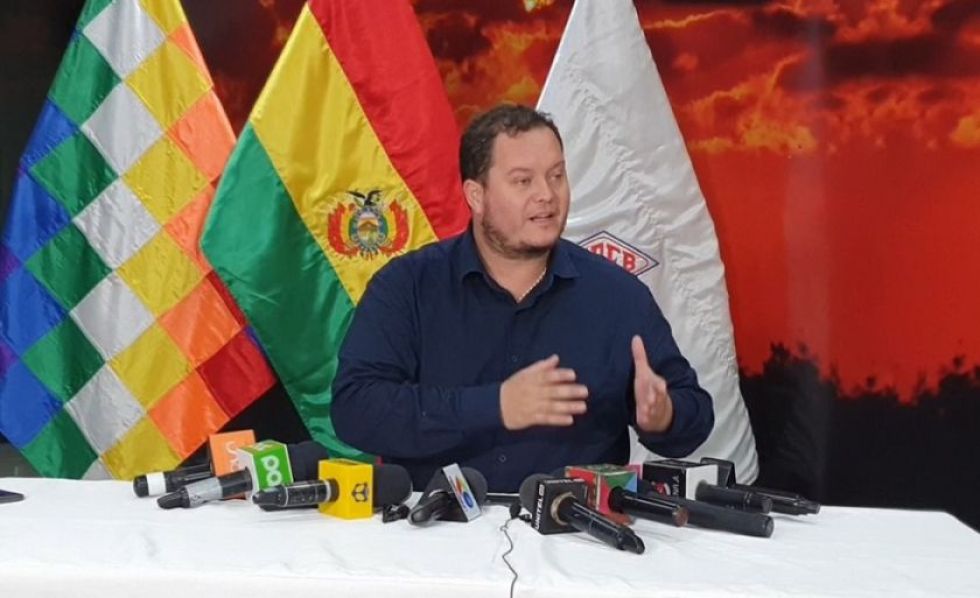 El presidente de YPFB, Armin Dorgathen, ofreció una rueda de prensa la noche de este miércoles. ERBOL