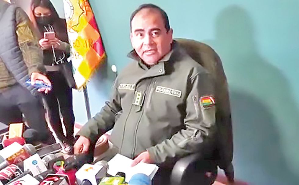 LA PAZ. El director departamental de la Felcc, coronel Rolando Rojas, brindó el informe.