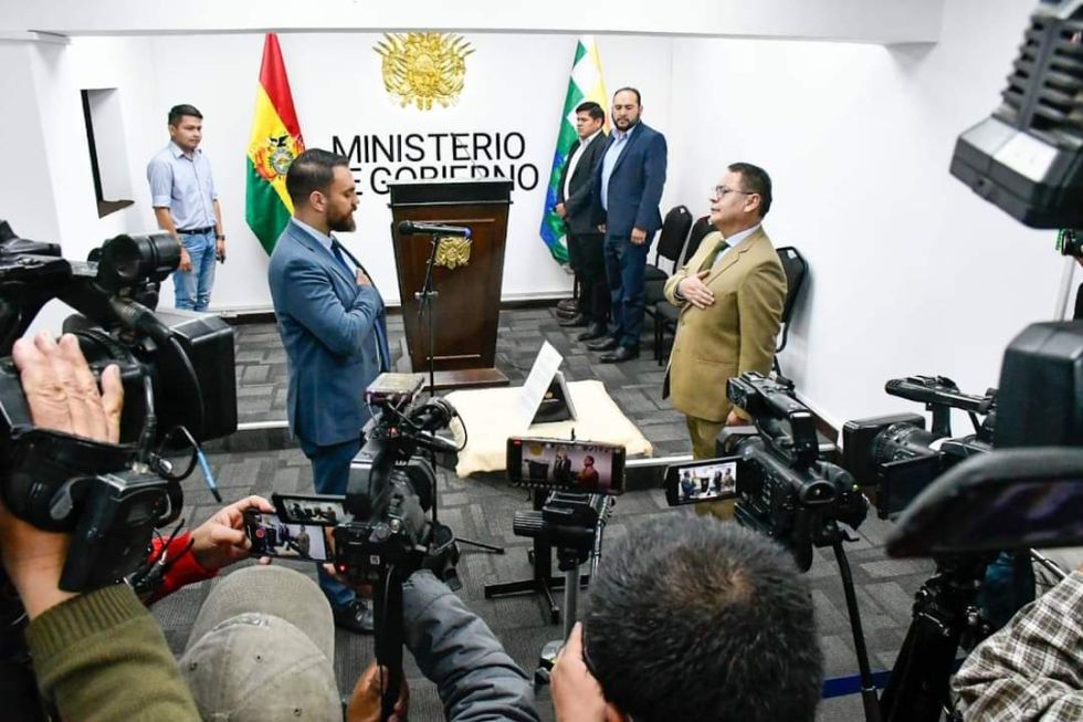 La posesión del nuevo viceministro de Régimen Interior y Policía, Jhonny Aguilera.