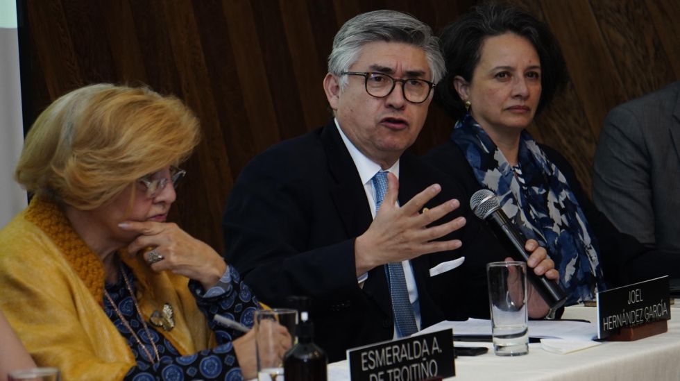 Esmeralda de Troitiño, Joel Hernández y María Claudia Pulido, secretaria adjunta de la CIDH.