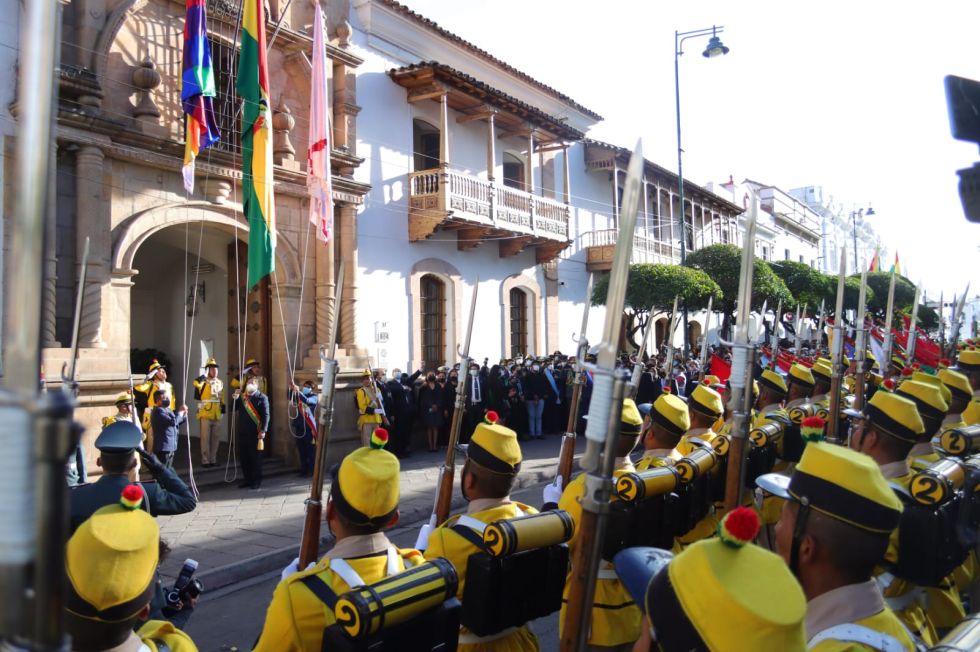 La iza de banderas en la Casa de la Libertad, en la celebración del pasado año.