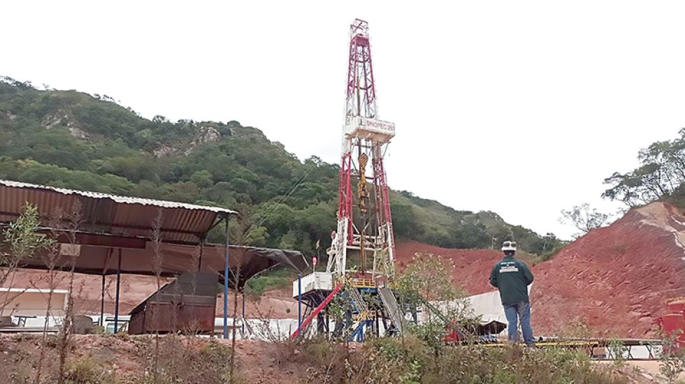 EXPLORACIÓN. La perforación del pozo Itacaray X-1, en Muyupampa.