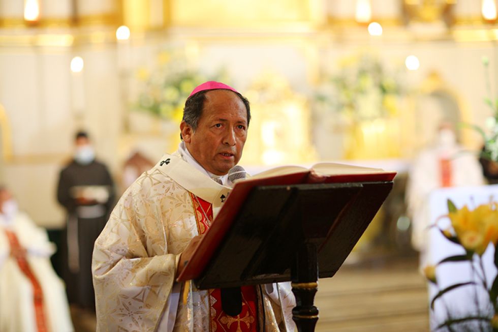 ARZOBISPO. Monseñor Ricardo Centellas.