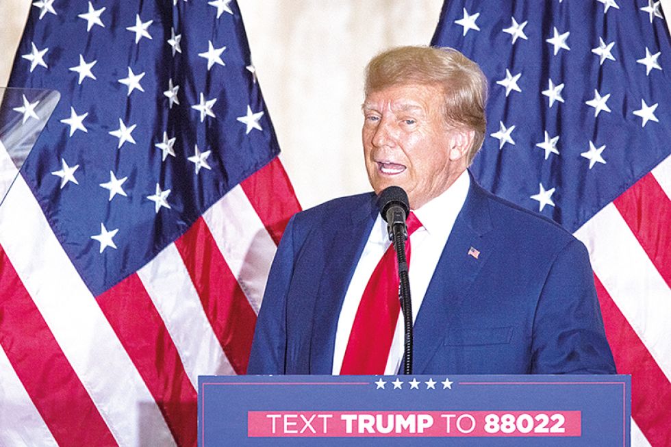 ACUSADO. Trump durante su conferencia de prensa ofrecida anoche desde su residencia de Mar-a-Lago, en Florida