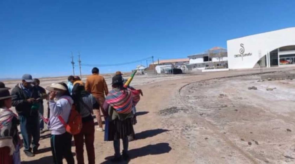 Comunarios de Colchani bloquearon el pasado jueves en inmediaciones de los hoteles de sal.