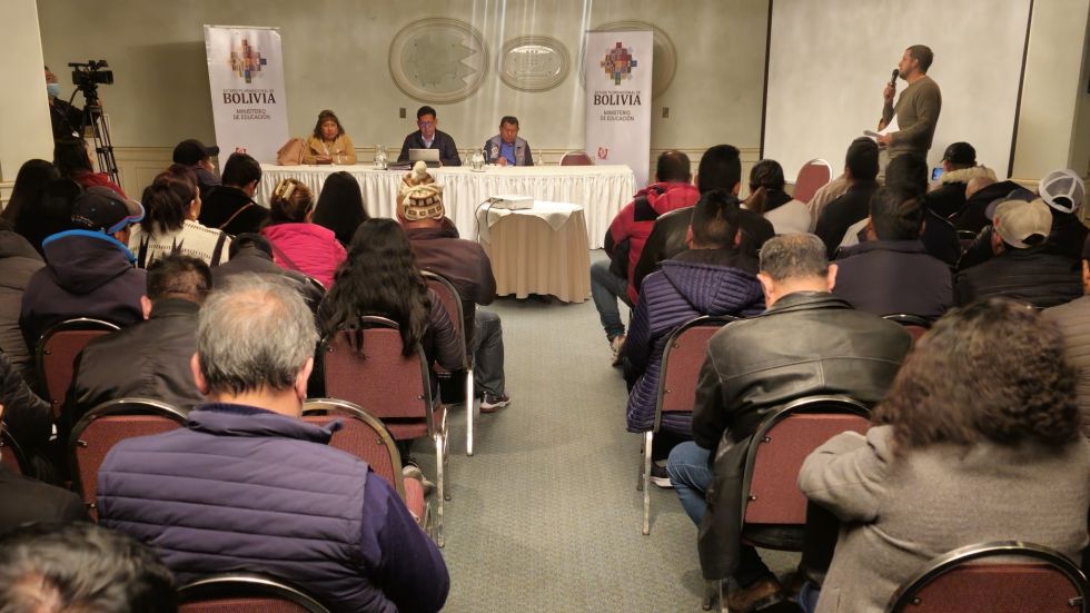 La reunión entre el Ministerio de Educación y la dirigencia de los maestros en un hotel de La Paz.