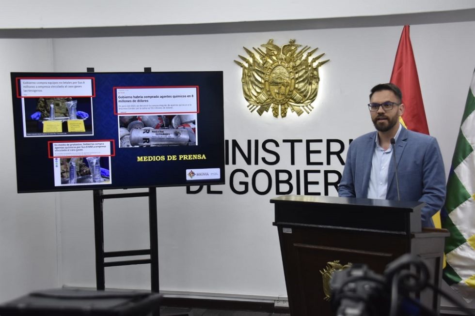El ministro de Gobierno, Eduardo del Castillo, informa sobre compra de gases lacrimógenos.