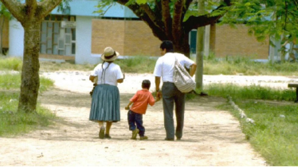 NIÑOS. Son los más vulnerables a esta enfermedad y se recomienda vacunarlos a temprana edad.