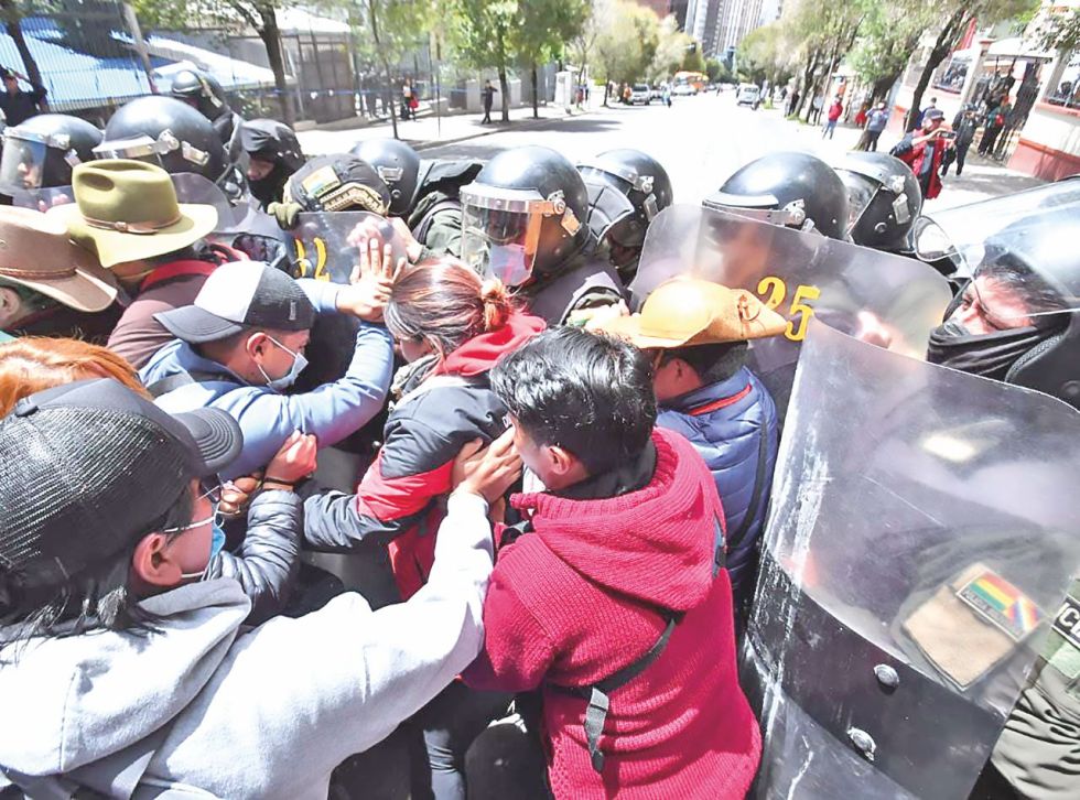 DEMANDA. Los maestros anunciaron que sus protestas continuarán en las calles del país.