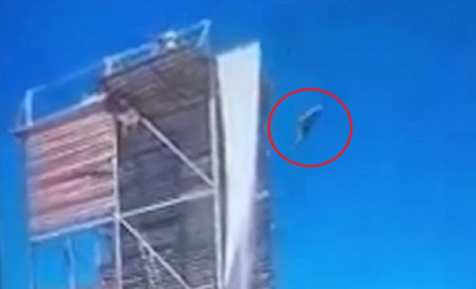 El momento del accidente de uno de los cadetes del Colegio Militar en La Paz.