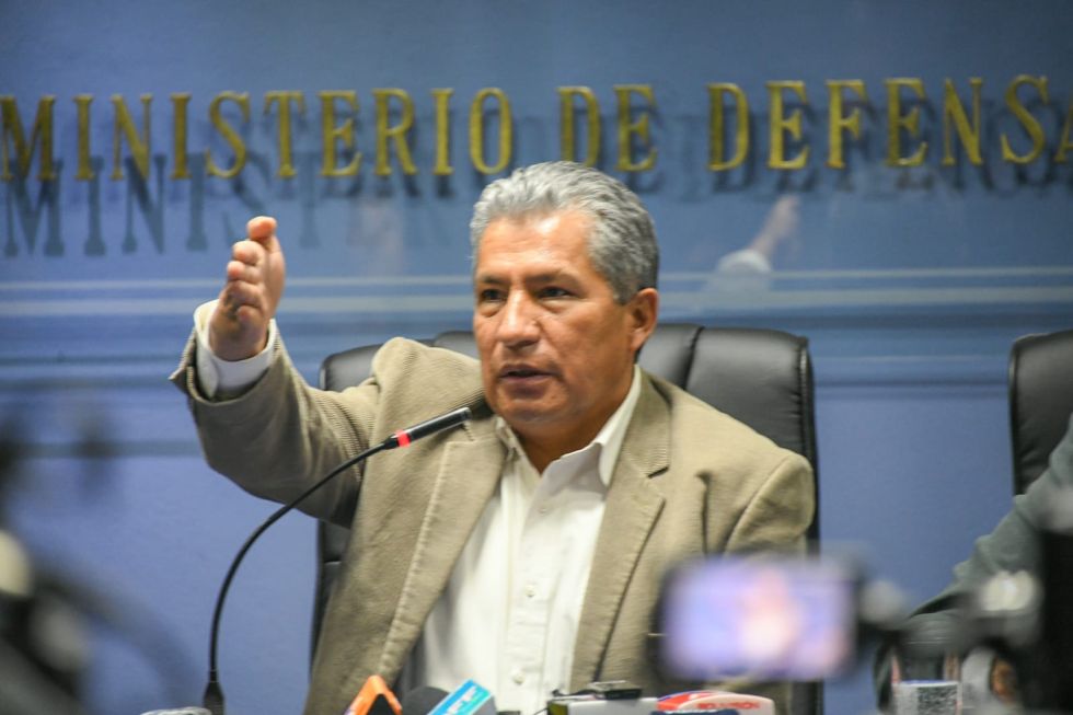 El ministro de Defensa, Edmundo Novillo, ofreció una conferencia de prensa.