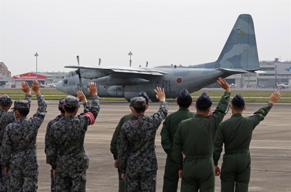 Un avión de la Fuerza Aérea de Japón parte hacia Yibuti para la evacuación de japoneses de Sudán.