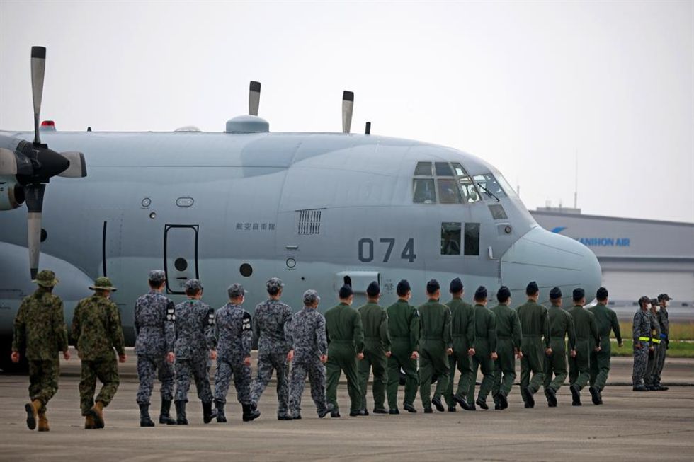 Un avión de la Fuerza Aérea de Japón parte hacia Yibuti para la evacuación de japoneses de Sudán.