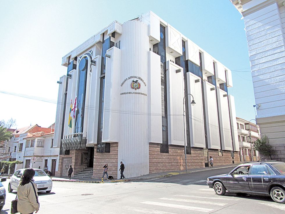 ATRIBUCIÓN. El Consejo de la Magistratura designa, procesa y destituye a los jueces del país.